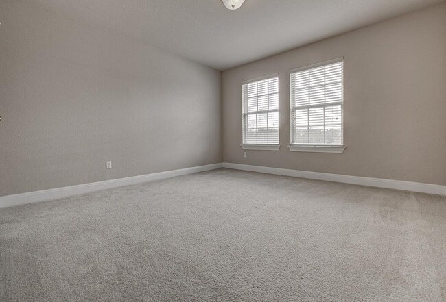 Building Photo - 5821 Viejo Dr