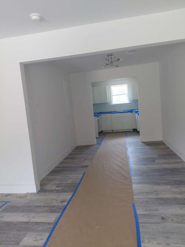 Building Photo - "Charming 2-Bed, 2-Bath Haven in Goose Creek – Your Ideal Retreat Awaits!"