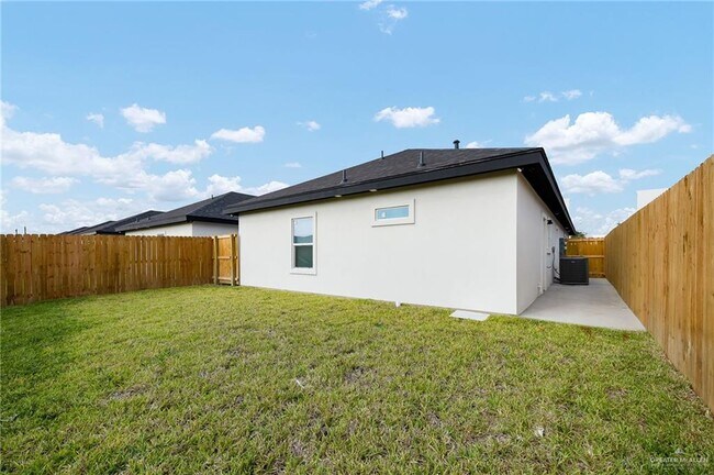 Building Photo - 15 Selena St