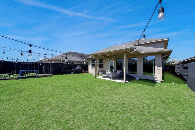 Building Photo - 8111 Fairfield Mnr Wy