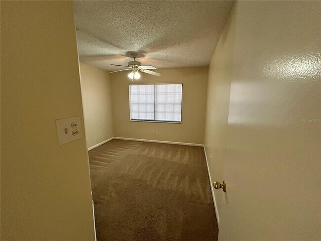 Building Photo - 1431 Tiverton Dr