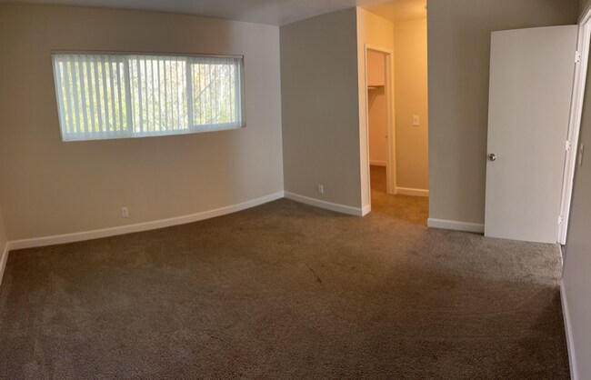 Building Photo - 4875 Manzanita Ave