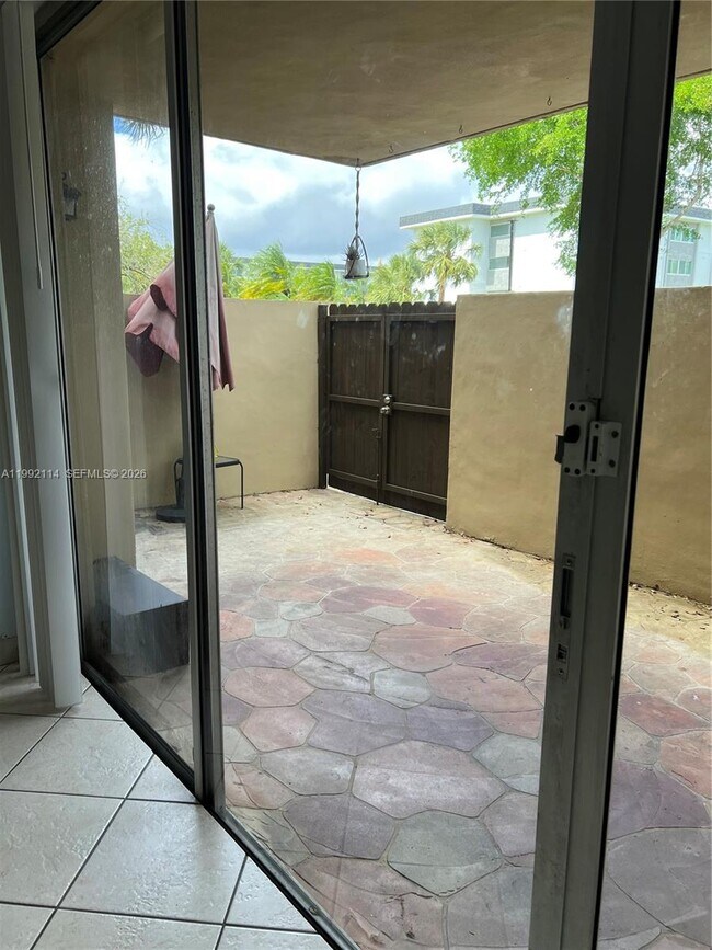 Building Photo - 10845 SW 112th Ave