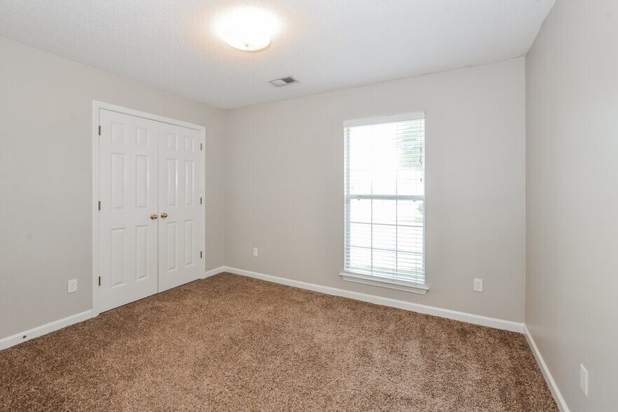 Building Photo - 13141 Sandbourne S