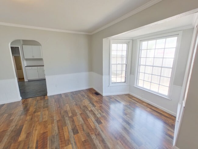 Building Photo - 417 S Leonine Rd