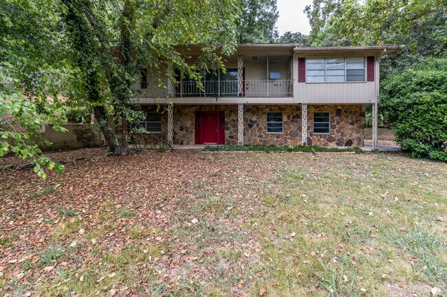 Building Photo - 630 Colonial Dr