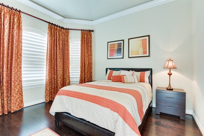 Building Photo - 2011 Flower Garden Ln