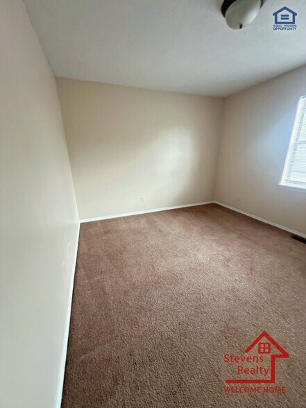 Building Photo - 402 Peek Dr