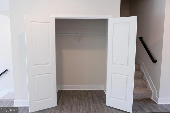 Building Photo - 1705 Water Xing Rd