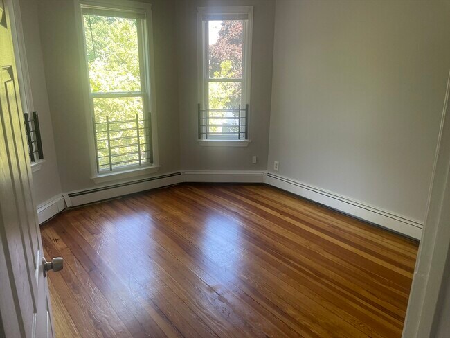 Building Photo - 139 Bowdoin St