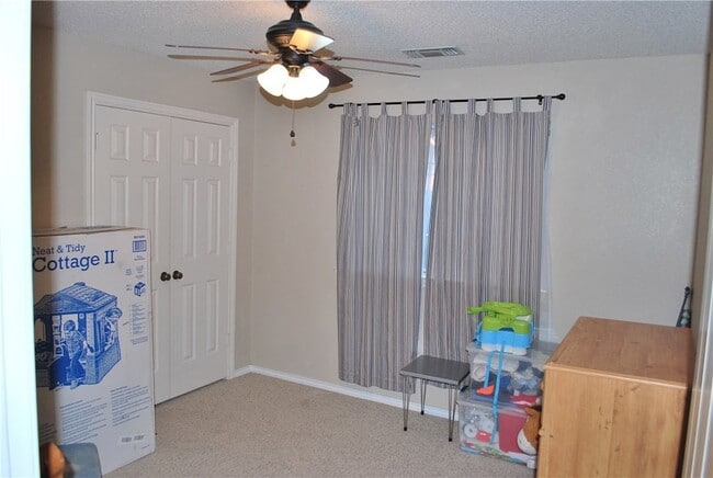 Building Photo - 2633 Bauer Dr