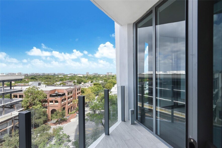 Building Photo - 2831 S Bayshore Dr