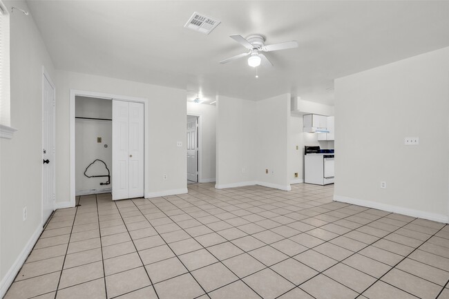 Building Photo - 809 Brooks St