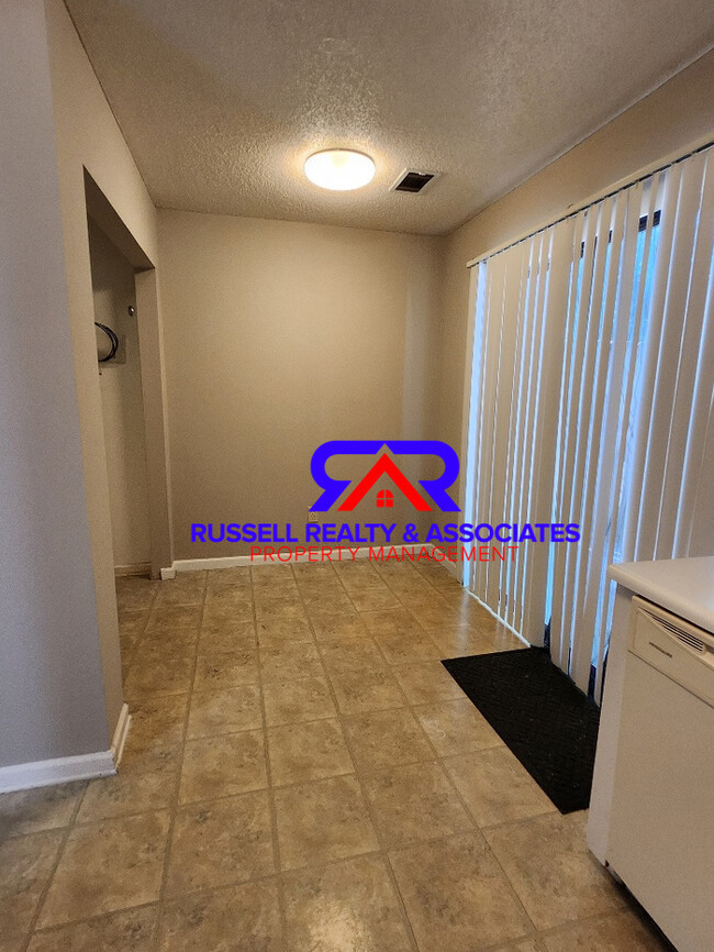 Building Photo - Alabaster Townhome