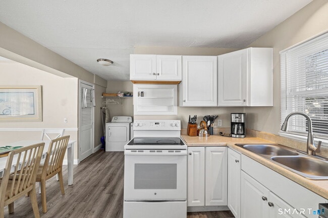 Building Photo - 116 College Pl