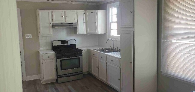 Building Photo - 4212 Dawson Dr