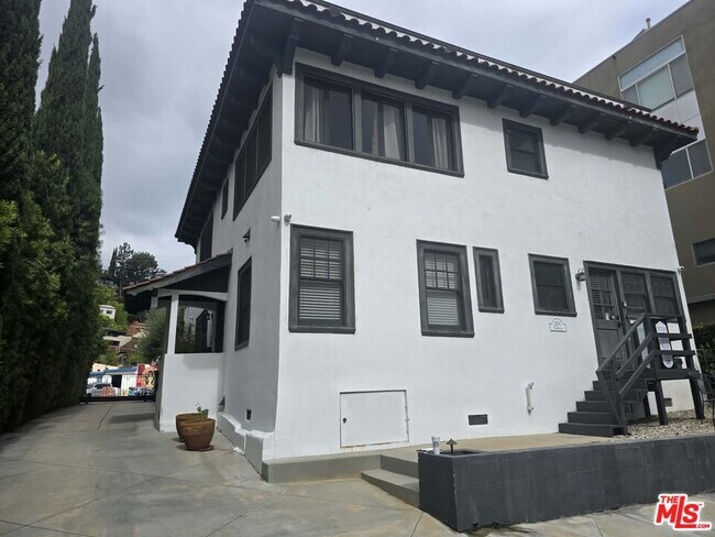 Building Photo - 2500 Hyperion Ave