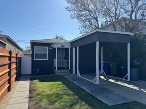 Building Photo - Charming 2bd 1ba