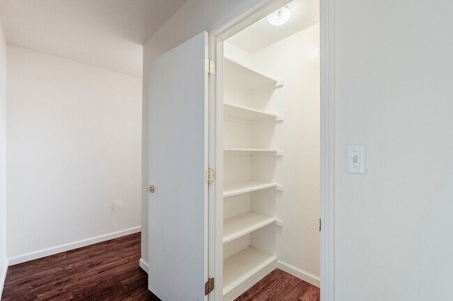 Building Photo - 3 Bed 2.5 Bath Pet-Friendly Retreat by The...
