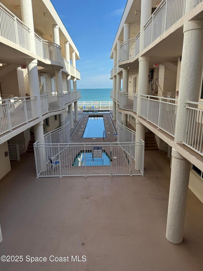 Building Photo - 601 N Miramar Ave