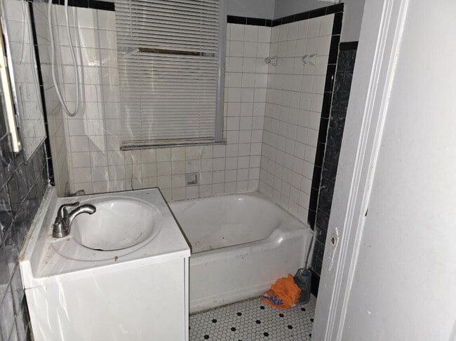 Building Photo - 9120 Winthrop St