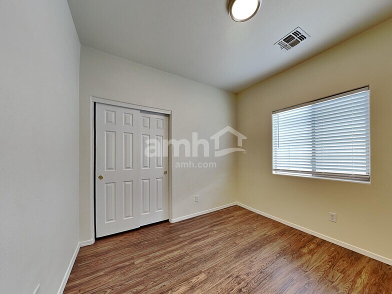 Building Photo - 14610 W Acapulco Ln