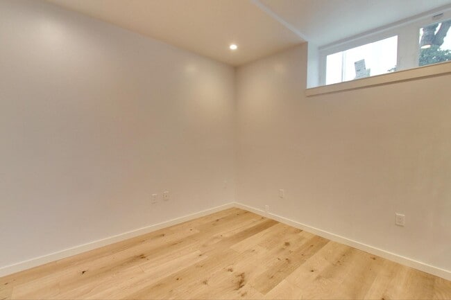 Building Photo - 159 Castro St