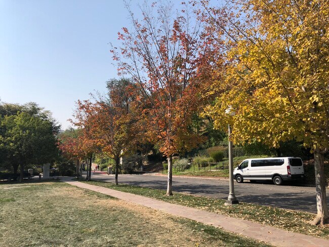 Building Photo - 214 N Canyon Rd