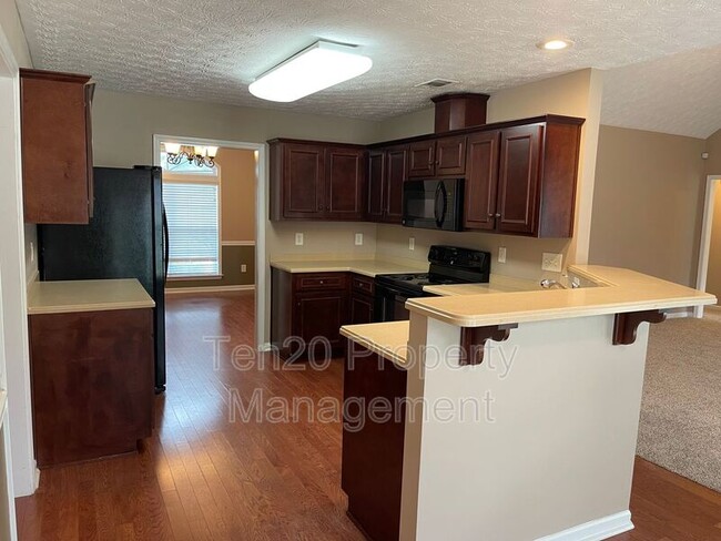 Building Photo - 7974 N Ivy Park Dr