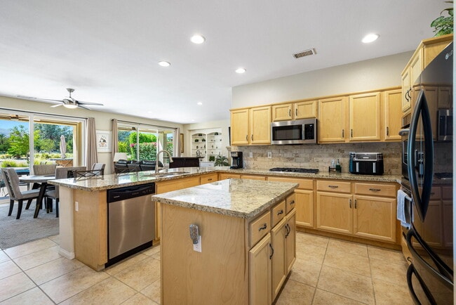 Building Photo - 60661 Juniper Ln