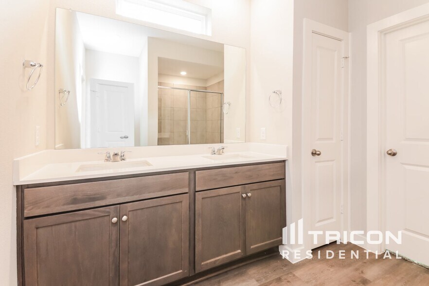 Building Photo - 2552 Finch Holw Dr