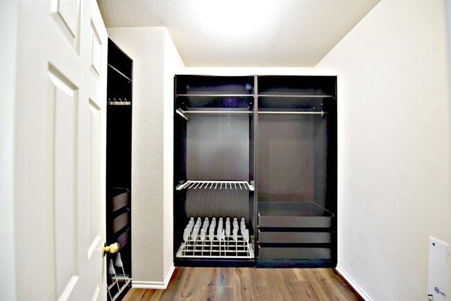 Building Photo - 104 Mertz Ln