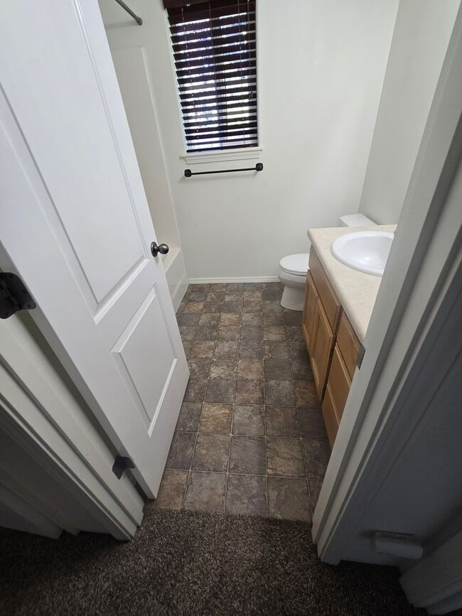 Building Photo - 3 bed 2 bath  Home for Rent in Grants Pass