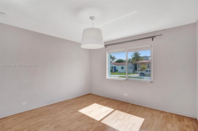 Building Photo - 9040 Carlyle Ave