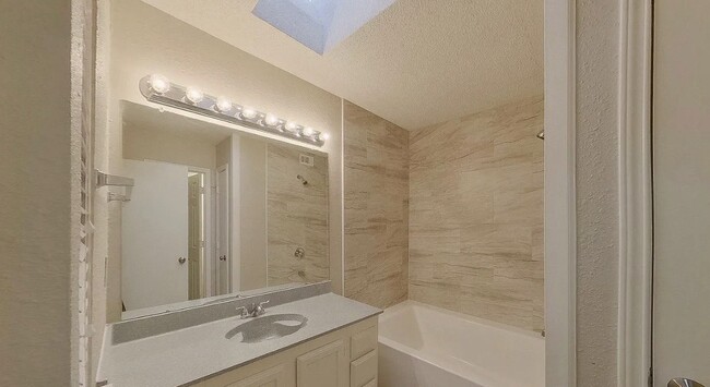 Building Photo - MOVE IN READY