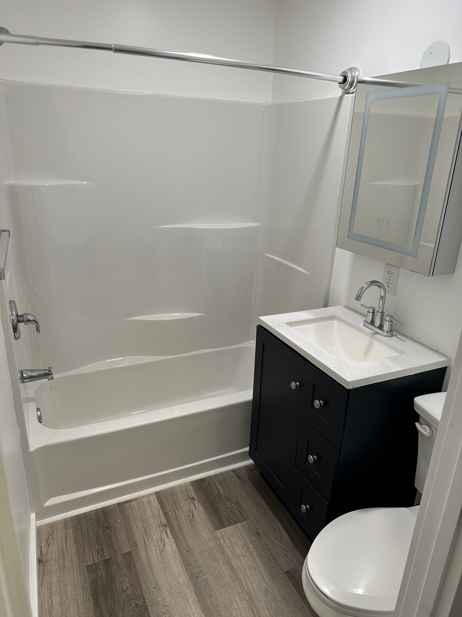 Building Photo - 414 Maple Dr