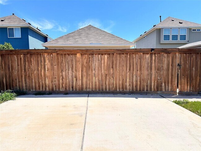 Building Photo - 137 Rustic Glen Dr
