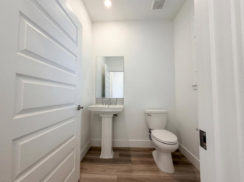 Building Photo - 914 Lucent St