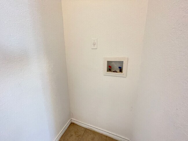 Building Photo - 3-Bedroom House on 1/2 an Acre for Rent in Killeen