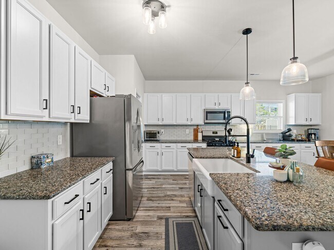 Building Photo - Mimosa Bay Beauty