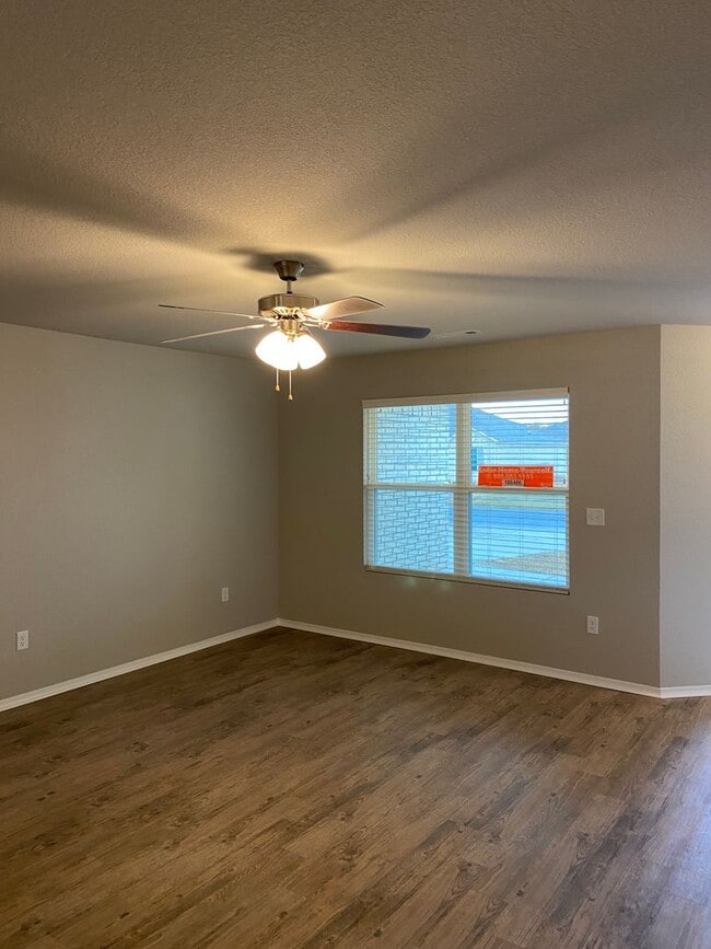 Building Photo - *Pre-leasing* Four Bedroom | Two Bath Home...