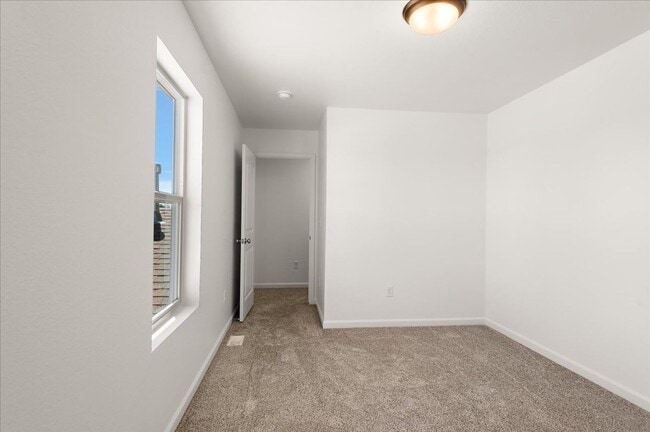 Building Photo - 250-252 W Acorn Dr
