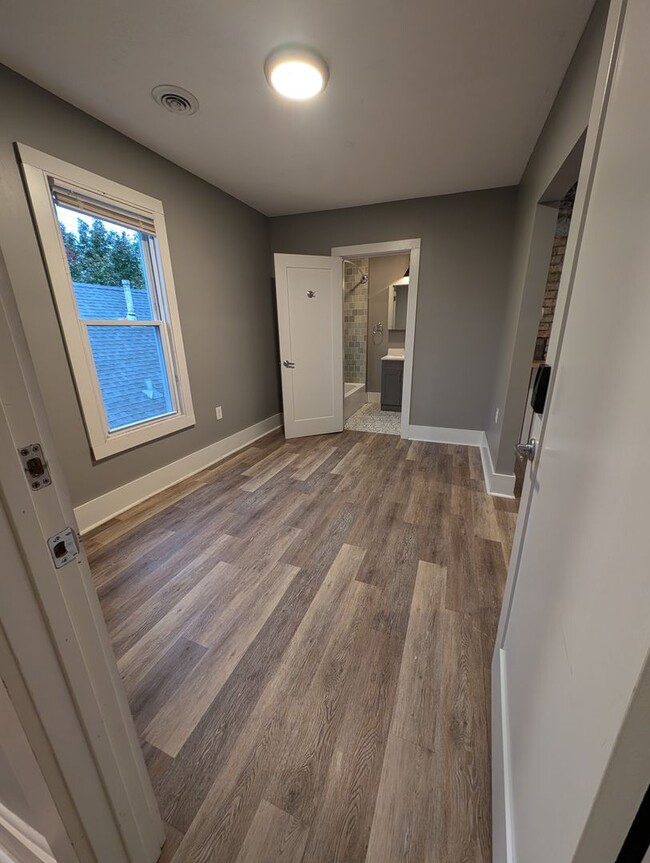 Building Photo - Updated Northeast Duplex!