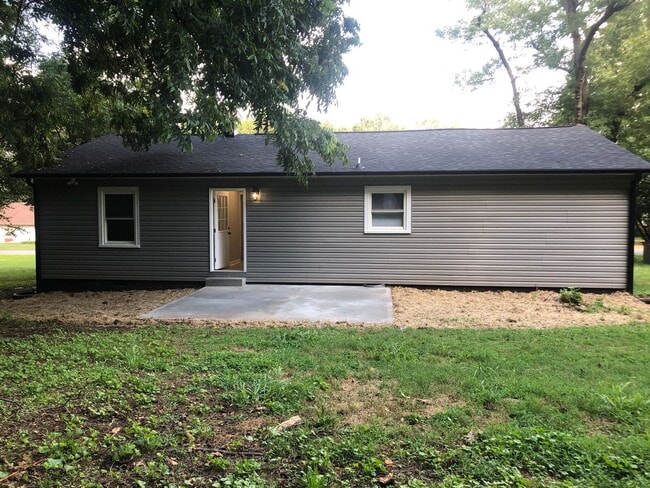 Building Photo - MOVE-IN READY!