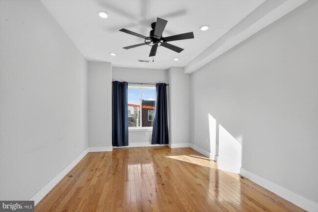 Building Photo - 431 W Norris St