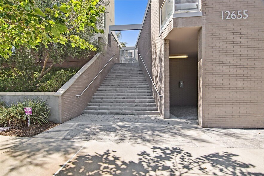 Building Photo - 12655 Bluff Creek Dr