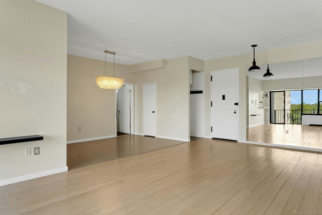Building Photo - 44 Strawberry Hill Ave