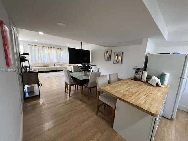 Building Photo - 1480 NE 151st St