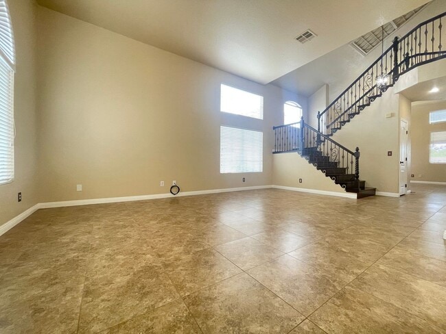 Building Photo - Gorgeous 2-story home in the Green Valley ...