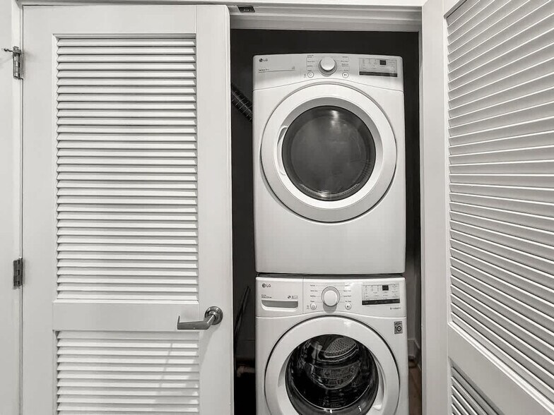 Building Photo - 1214 N American St